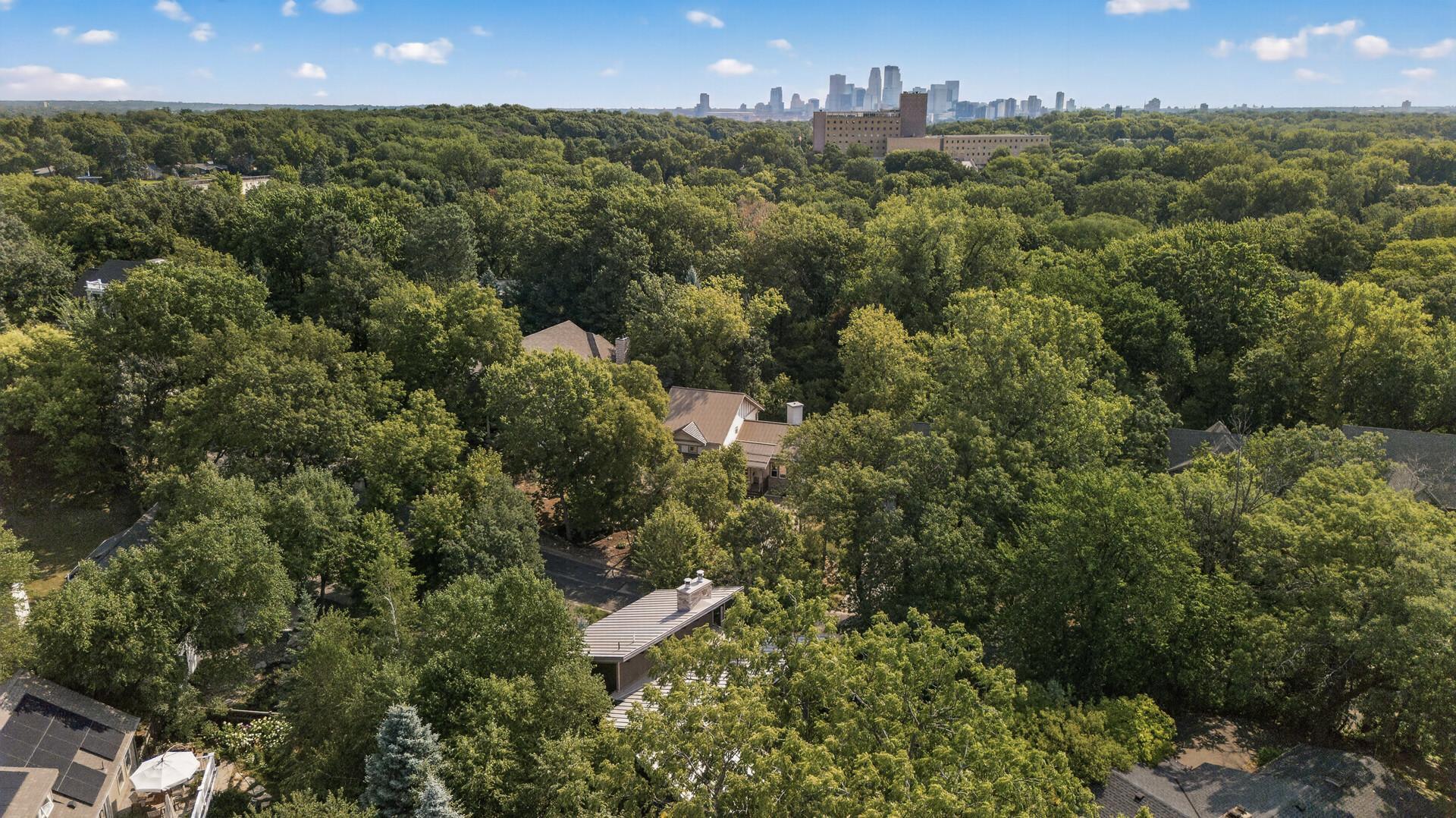 Minutes From Downtown Minneapolis